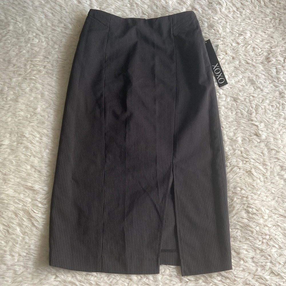 Pointed Slit Skirt with Stripes